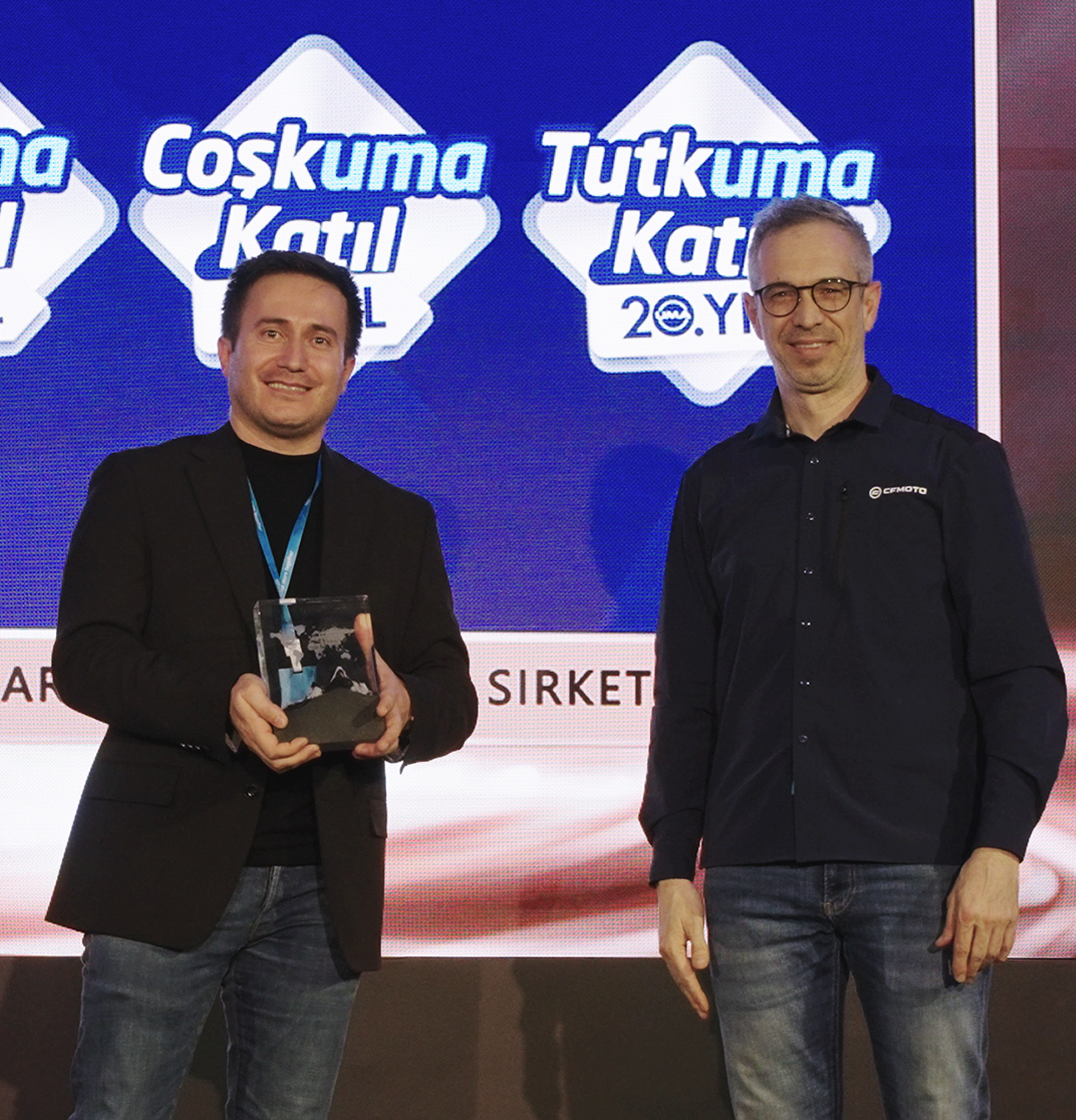 UMA, ''DISTRIBUTOR OF THE YEAR'' dlne Layk Grld!
